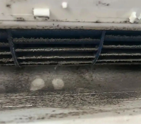 巴马空调吹的风有股烧焦味是怎么回事